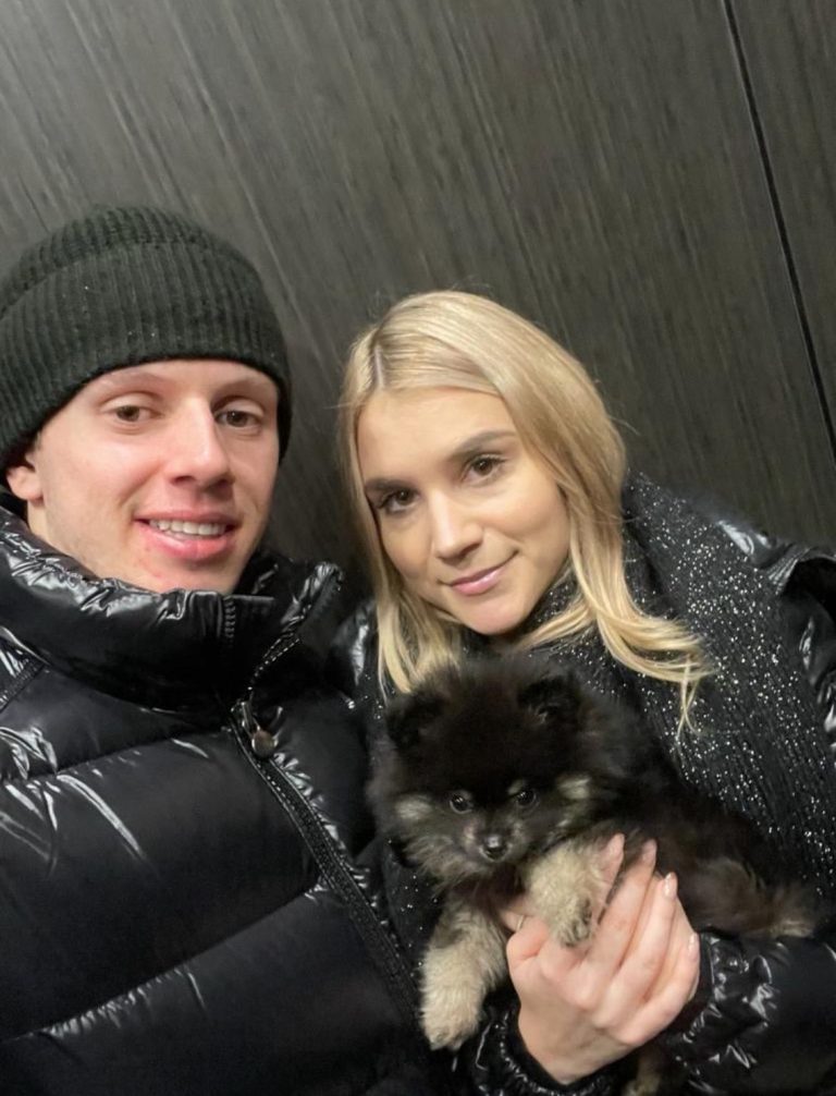 Marco Rossi mit Freundin Stefanie und Zwergspitz Coco Chanel. <span class="copyright">Privat</span>
