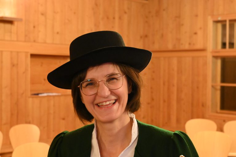 "Ich erhoffe mir viel Menschlichkeit und eine faire und transparente Politik für die kleinen Leute, sowie ein Herz für das Vereinsleben und Ehrenamt – denn die erhalten das Dorfleben." Julia Altmann, Obfrau Musikverein Thal