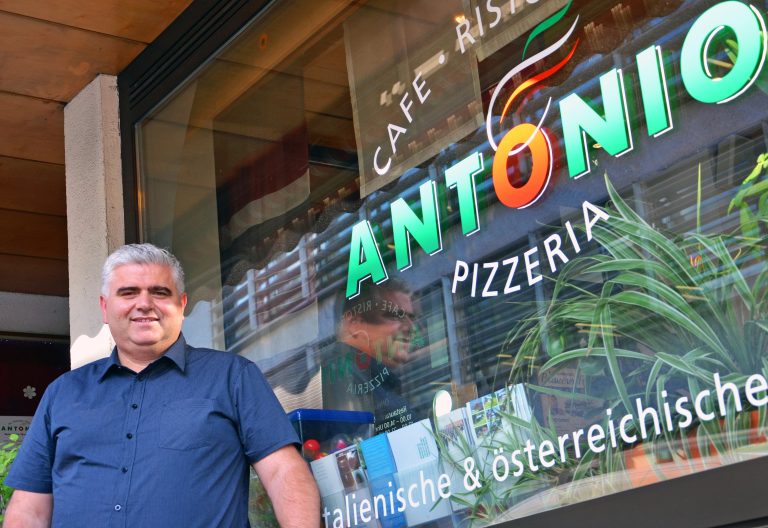 Avni Pllanas Pizzeria Antonio in Bludenz ist für viele Menschen ein wichtiger sozialer Treffpunkt geworden. <span class="copyright">HRJ</span>