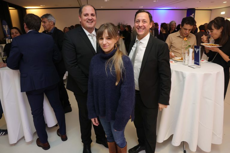 Solistin Joséphine Olech mit Kollegen Guy Speyers (l.) und Andreas Schuchter.