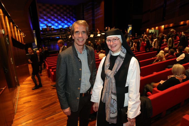 Uli Rinderer und Sr. Christa von der Abtei Mariastern Gwiggen.