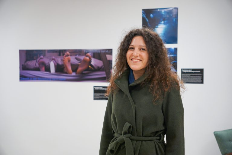 Verena Hofer beschäftigt sich mit Themen wie Feminismus und Gewalt an Frauen. <span class="copyright">Hjördis Grabherr</span>