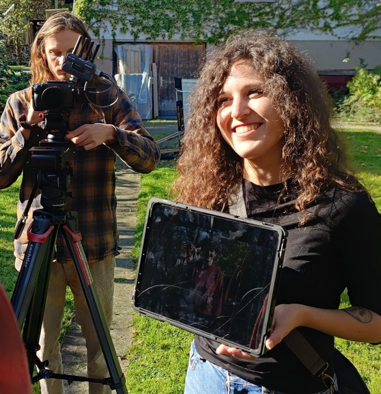 Dreharbeiten eines Films zu Verena Hofers Feminismus-Kampagne.