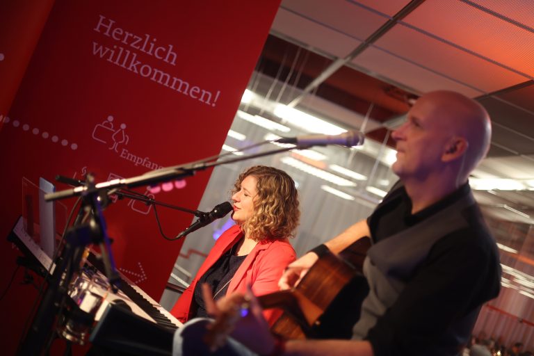 Das Duo Simplenotes zeichnete für die musikalische Untermalung der Russmedia-Weihnachtsfeier verantwortlich. 