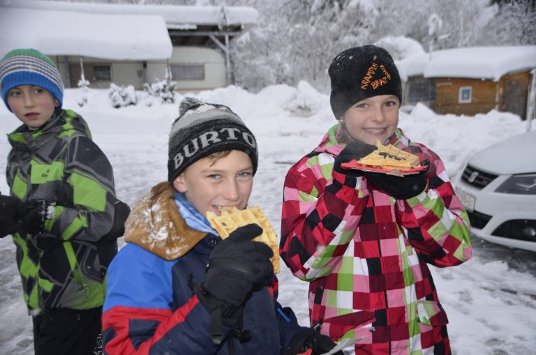 Die Waffeln schmeckten besonders den jungen Besuchern.