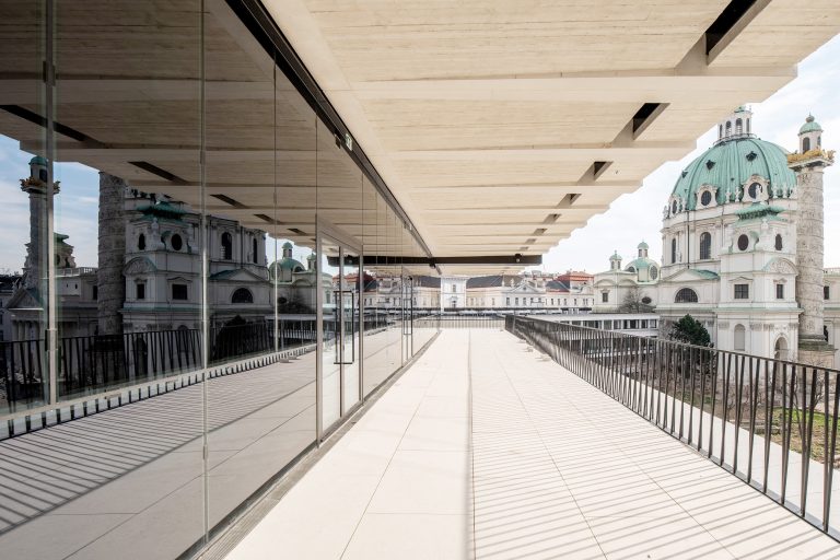 Der Blick von der Terrasse des neuen Wien Museums auf die Karlskirche.  <span class="copyright">Kollektiv Fischka</span>