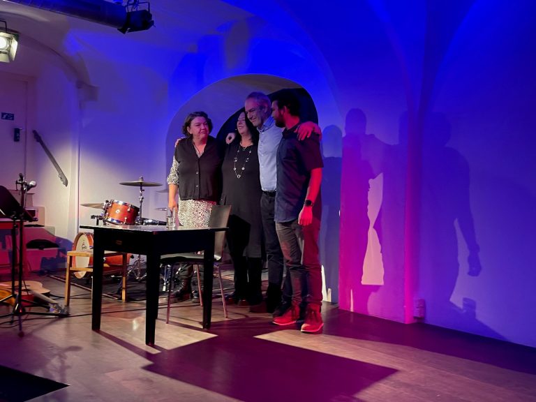 Die drei brillanten Musiker und die talentierte Vorleserin ließen sich vom Publikum feiern.