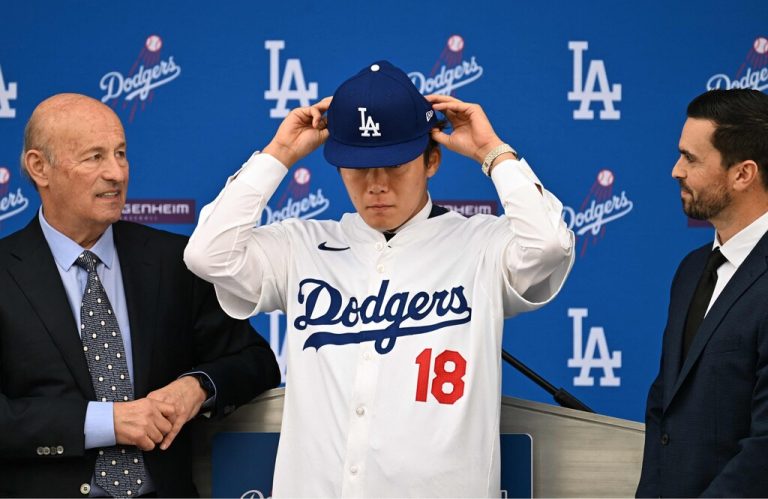 Baseballer Shohei Ohtani kassiert bei den LA Dodgers künftig mehr als jeder andere Sportler. Er ist es wert, sagen Experten aus Sport und Marketing.AP