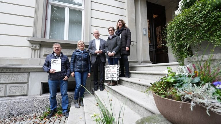 Besuch mit Haussammlern bei Bischof Benno Elbs.