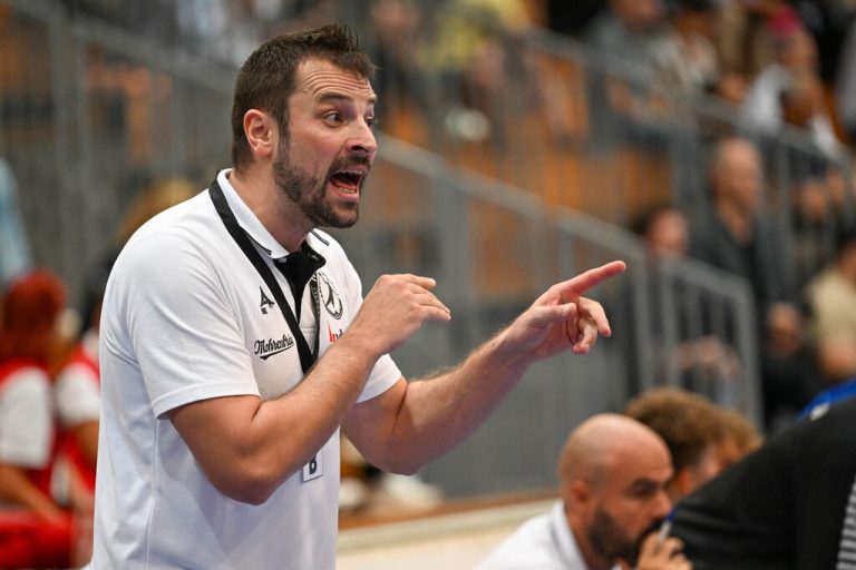 Bregenz-Coach Marko Tanaskovic mit Anweisungen.gepa