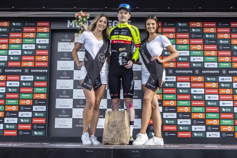 Colin Stüssi auf dem Podest der Portugal-Rundfahrt.Matias Novo