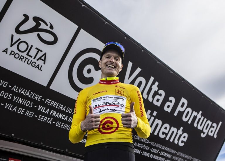 Colin Stüssi im gelben Führungstrikot der Portugal-Rundfahrt.Matias Novo