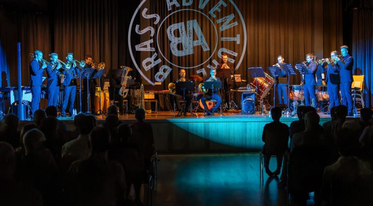 Das Blechbläserensemble BrassAdventure lädt zum Weihnachtskonzert in Bürs ein.Erhard Sprenger