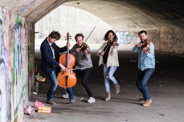 Das Feuerbach Quartett präsentiert ein einzigartiges und fesselndes Konzerterlebnis, welches die Grenzen der Kammermusik neu definiert.Jürgen Klieber