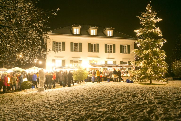 Die Villa Falkenhorst in einladender vorweihnachtlicher Stimmung. mathis