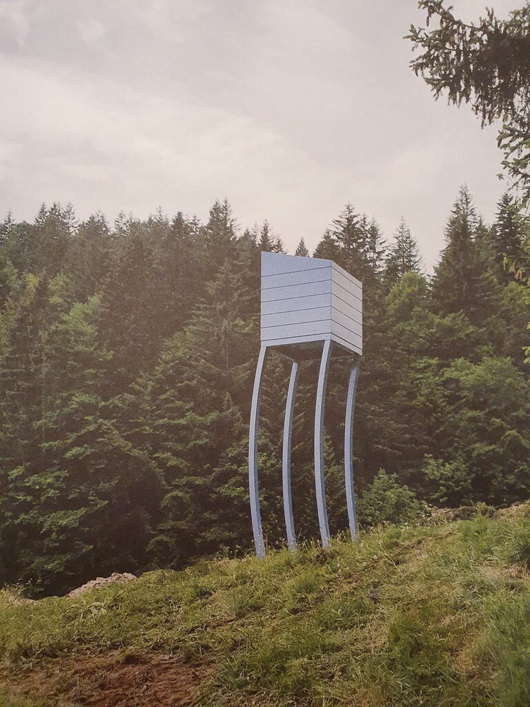 Ein Bild des Schmunzelns bietet die Fotografie des Objekts „Der Feigling“.