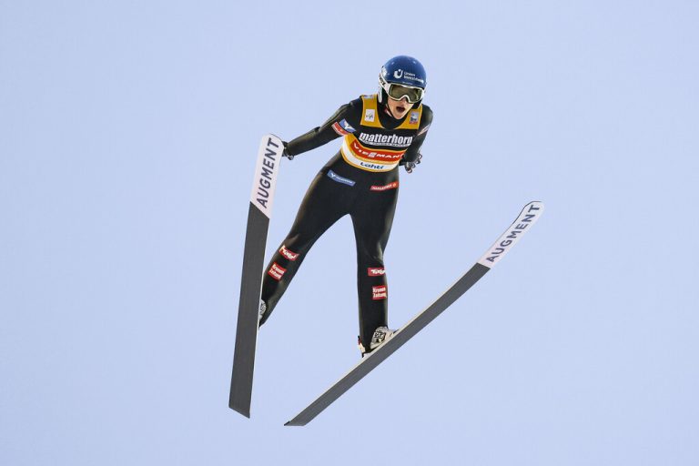 Eva Pinkelnig ist zurück im Weltcupzirkus und springt gleich wieder ganz vorne mit.Gepa