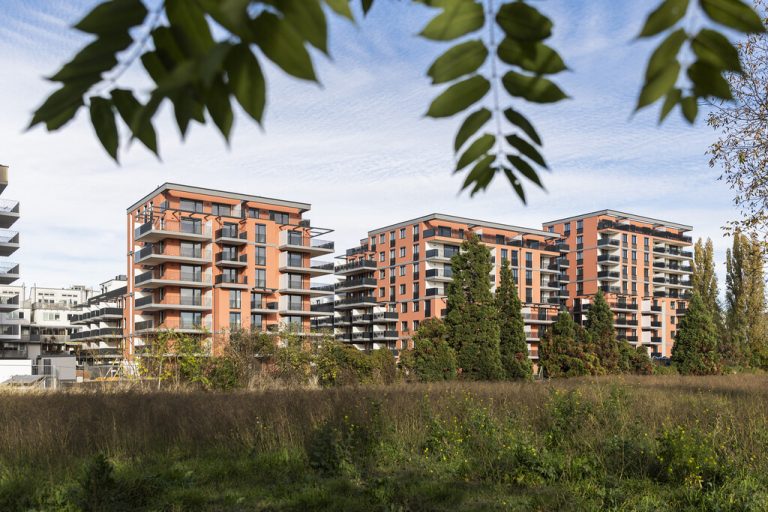 Fertigstellung Zwei Jahre nach dem Spatenstich konnte Zima Wien die Wohnungen des Neubauprojekts Attemsgarten im 22. Bezirk übergeben. Auf einer Nutzfläche von 16.000 Quadratmetern entstanden 240 Wohneinheiten, von denen noch 20 zur Verfügung stehen. Investiert wurden 100 Millionen Euro. zima