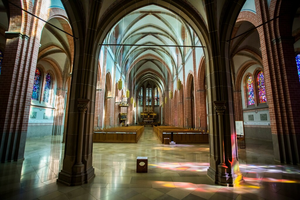 Die Inflation kennt keine Gnade: Auch der Kirchen­beitrag wird teurer. »A4