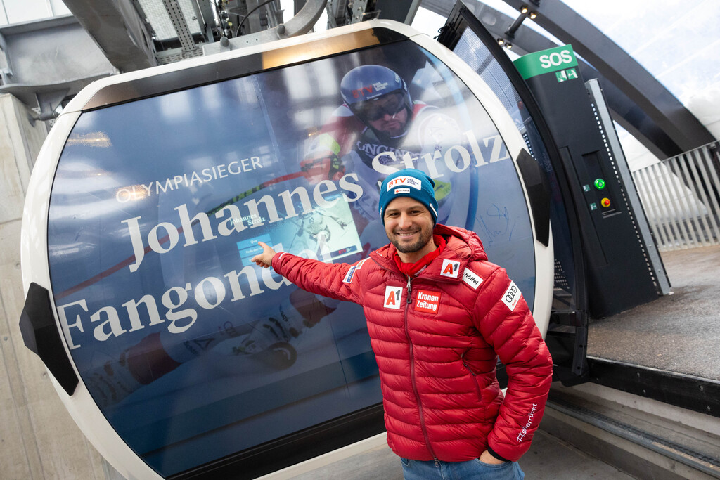 Olympiasieger  Johannes Strolz mit eigener Gondel. »C1