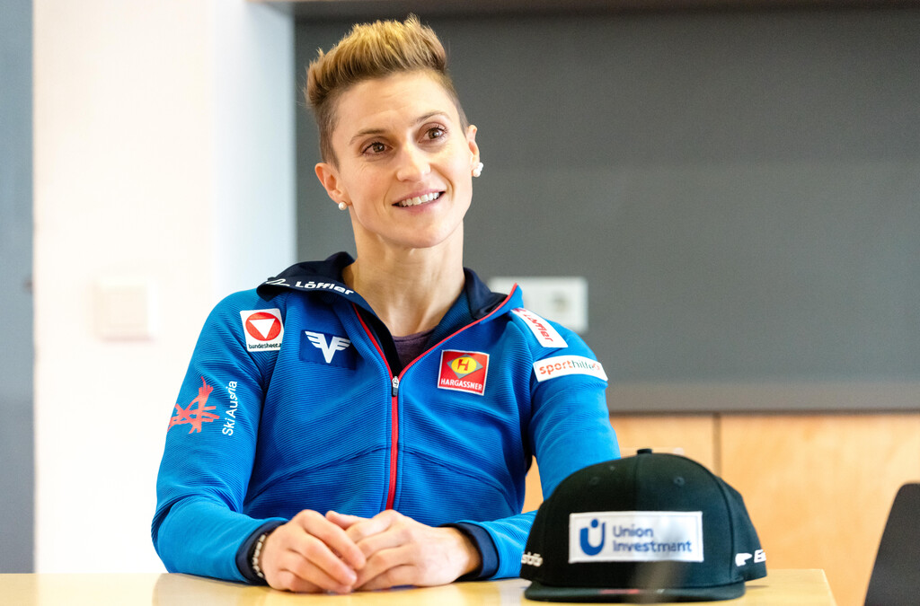 Skispringerin mit 200-Meter-Ziel