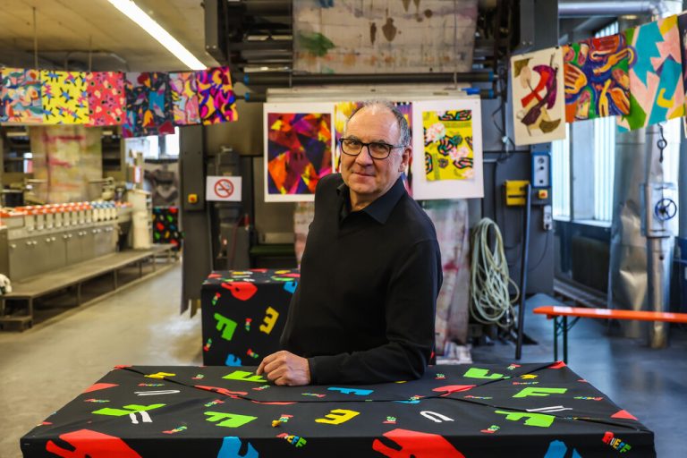 Für den geschäftsführenden Gesellschafter von Rueff Textil, Bertold Bischof, schwingt viel Wehmut mit. vn/Steurer