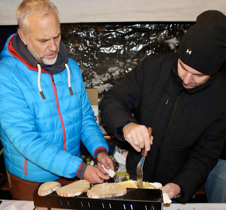 Auf die tiefwinterlichen Verhältnisse war Raclette die richtige Antwort, der Stand war jedenfalls sehr gefragt.