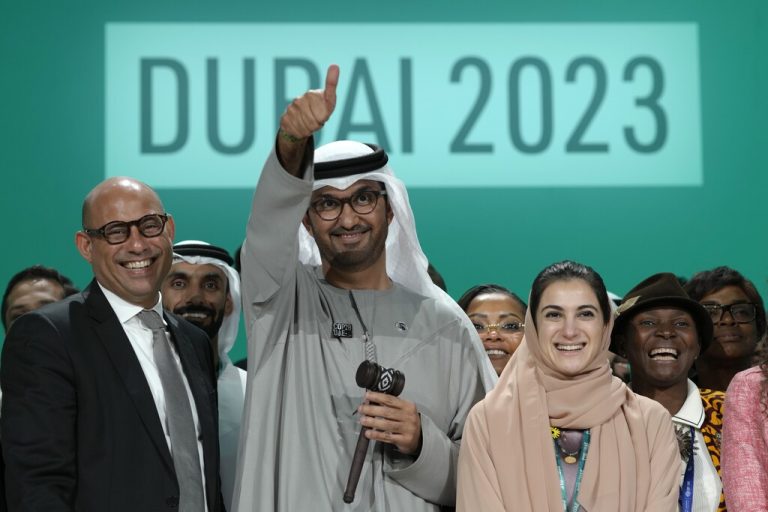 Konferenzpräsident Sultan Al Jaber sprach von einem „historischen Paket“.
