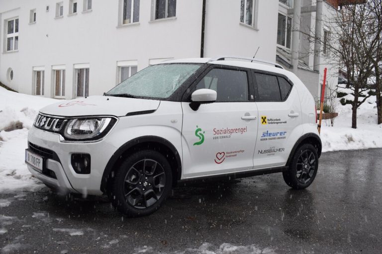 Mit Unterstützung lokaler Unternehmen und staatlicher Fördermittel schaffte der Sozialsprengel Vorderwald ein neues Dienstfahrzeug für sein Hauskrankenpflegeteam an.<span class="copyright"> ME/2</span>