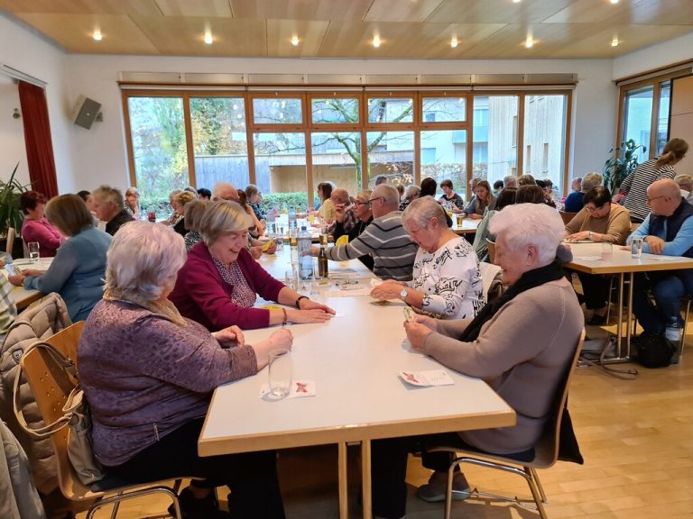 Mitglieder und Gäste versammelten sich beim traditionellen Preisjassen des PVÖ Leiblachtal im Pfarrheim St. Martin in Hörbranz.PVÖ Leiblachtal