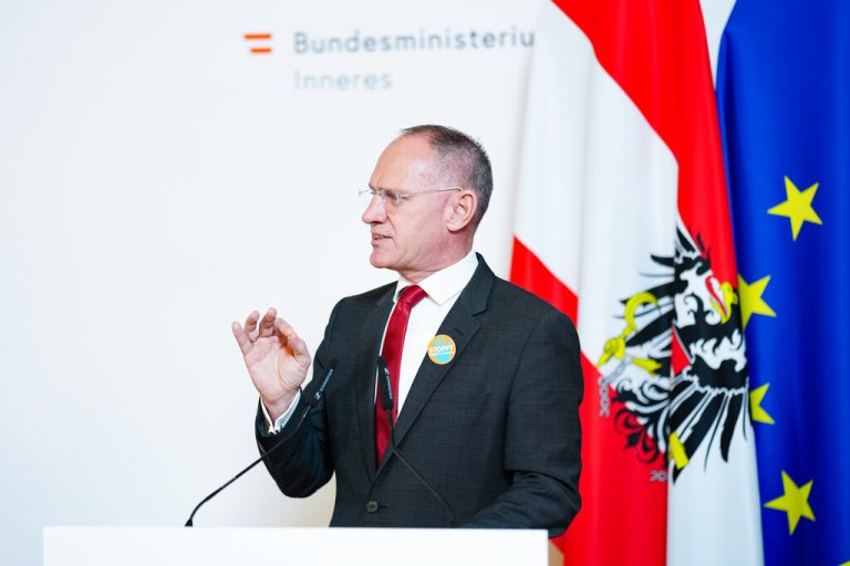 Österreichs Innenminister Gerhard Karner lässt Bulgarien und Rumänien schon längere Zeit zappeln.APA