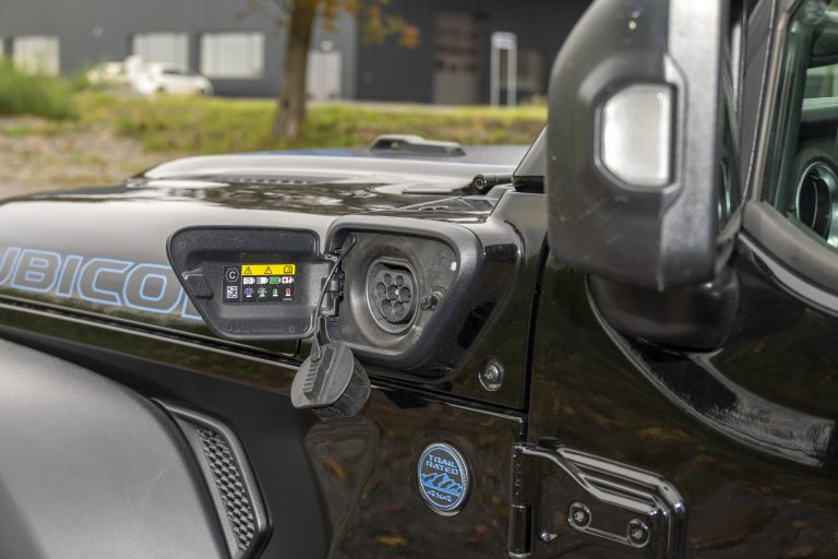 Wrangler mit 17,3-kWh-Batterie für gut 40 Kilometer elektrische Reichweite.