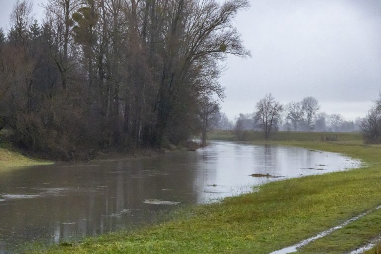 Viel mehr Wasser hat hier nicht mehr Platz. Aber es ist trotzdem keine Panik angesagt.