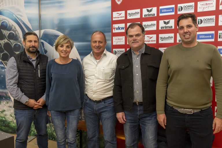 Das neue Fünfer-Gremium des FC Dornbirn mit Mathias Bösch, Waltraud Jäger, Hubert Domig, Günther Stoss und Andreas Genser (v. l.). <span class="copyright">Paulitsch</span>