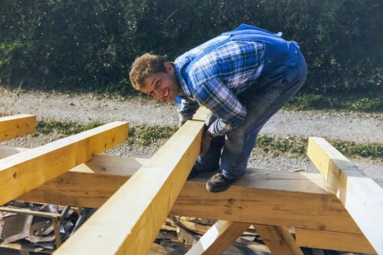 Christoph packte beim Hausbau selbst mit an.