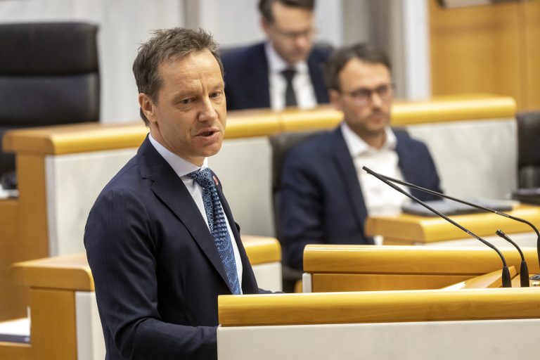 Gerfried Thür lobt die Ausgaben für die Elementarpädagogik und kritisiert die Ausgaben, die seiner Ansicht nach noch steigen werden. <span class="copyright">VN/Paulitsch</span>