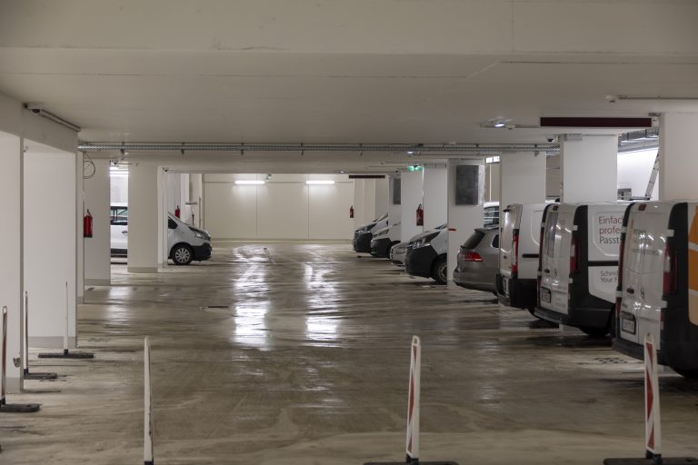 Unterirdisch fährt man direkt zur neuen Tiefgarage, die auch Zugang zur Oberlechbahn bietet. <span class="copyright">vn/paulitsch</span>
