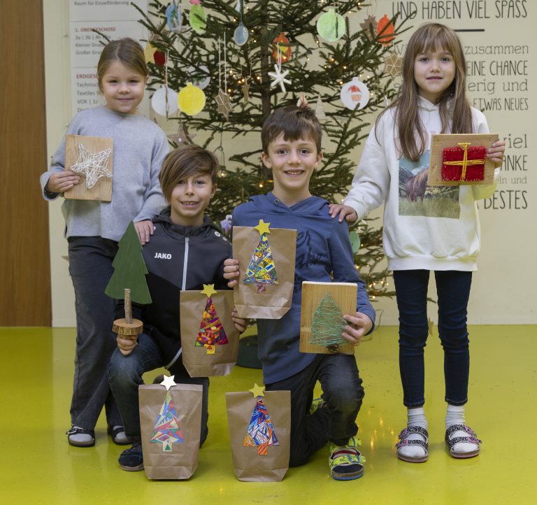 Weihnachten ist auch in der Volksschule Wallenmahd in Dornbirn angekommen.