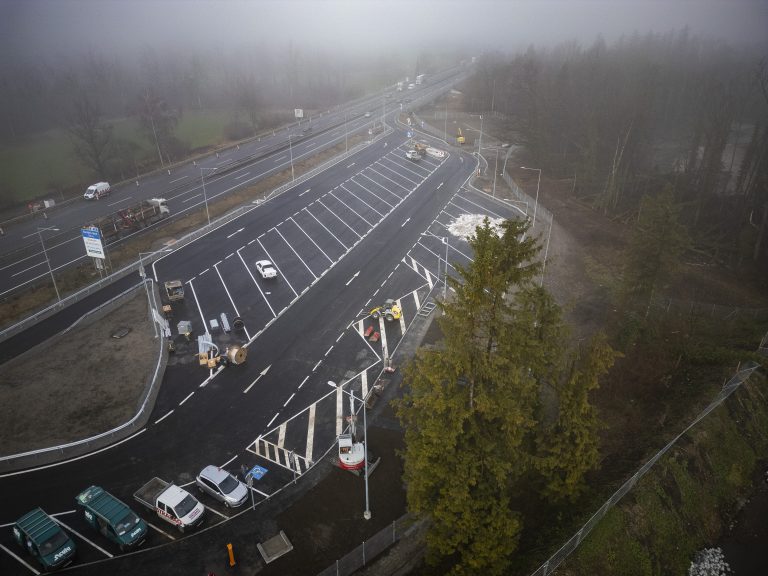 Der Parkplatz von oben: Es gibt 25 Lkw-Parkplätze.