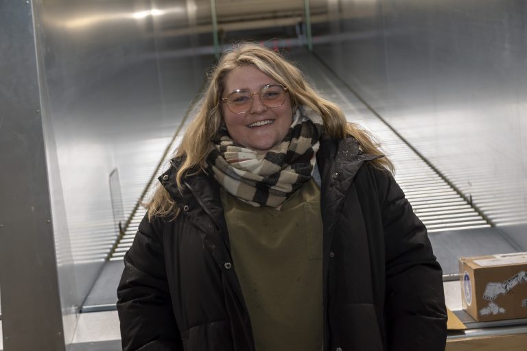 Larissa Moll leitet die Paketzustellbasis seit August.