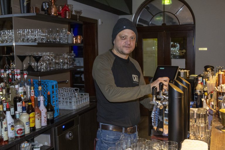 Pfeiffer wird sich für die nächste Zeit ein wenig von der Theke zurückziehen.