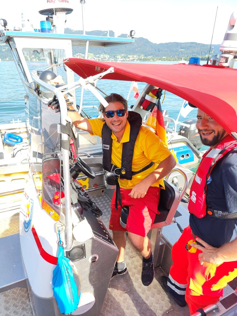 Patric Pisoni ist im Sommer als Schiffsführer mit dem Wasserrettungsboot auf dem Bodensee unterwegs. <span class="copyright">Pisoni</span>