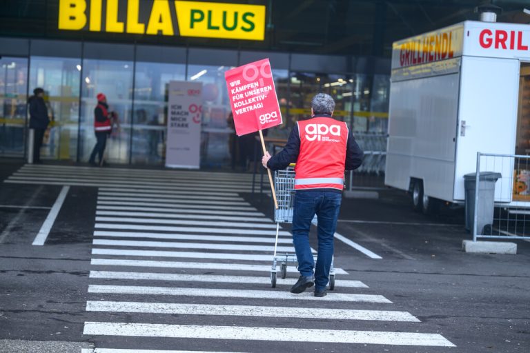 Protestaktion am Montag im Gewerbepark Ansfelden bei Linz. apa