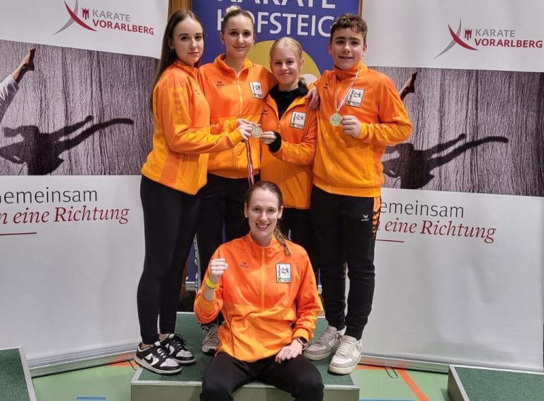 Sarah Köchle mit Jana Knünz, Lena Hauser, Lara Schnetzer und Felix Hauser.KC Rankweil