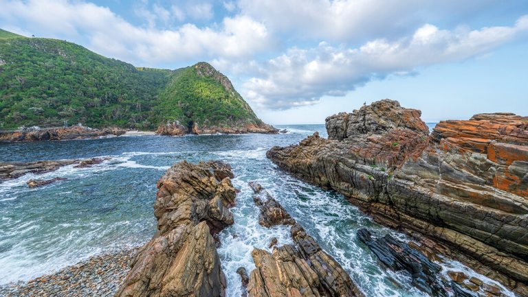 Storms River Mouth im Tsitsikamma Nationalpark an der Garden-Route.Shutterstock