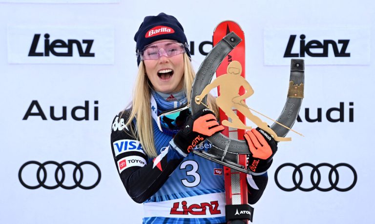 Superstar Mikaela Shiffrin freute sich über ihren ersten Saisonsieg im Riesentorlauf. APA