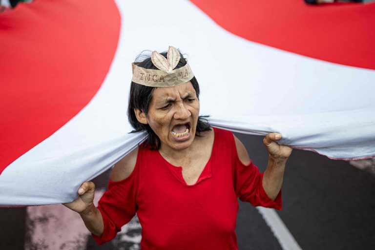 Tausende Demonstranten gingen am Donnerstag in Peru auf die Straße und forderten den Rücktritt der Regierung von Präsidentin Dina Boluarte in Lima. AFP
