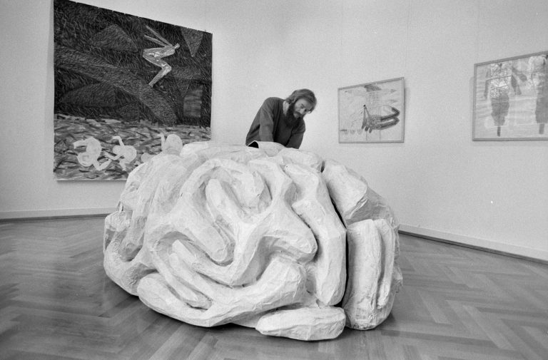Als Vollblutkünstler beherrscht Fink eine Vielzahl von Disziplinen: Zeichnung, Malerei, Objektkunst, Performance und Film. <span class="copyright">Rudolf Zündel</span>