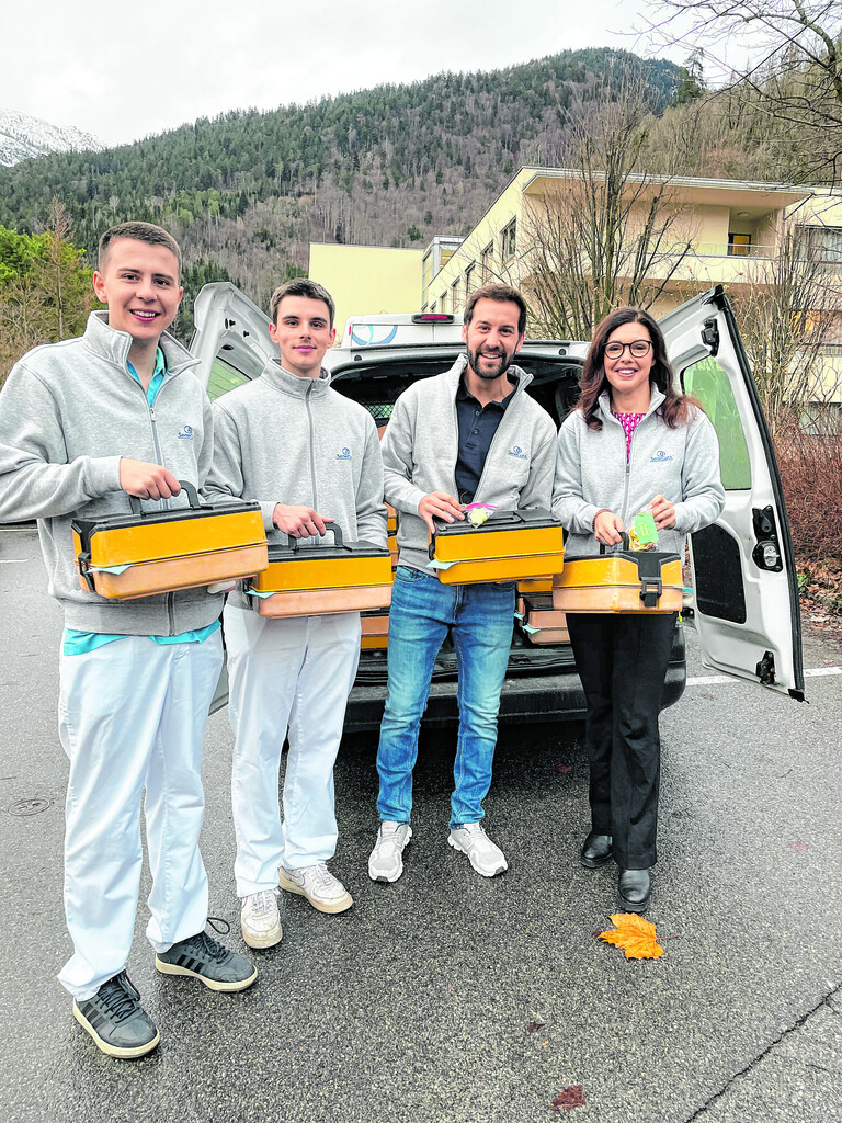 Weihnachtlicher Lieferdienst in der Alpenstadt
