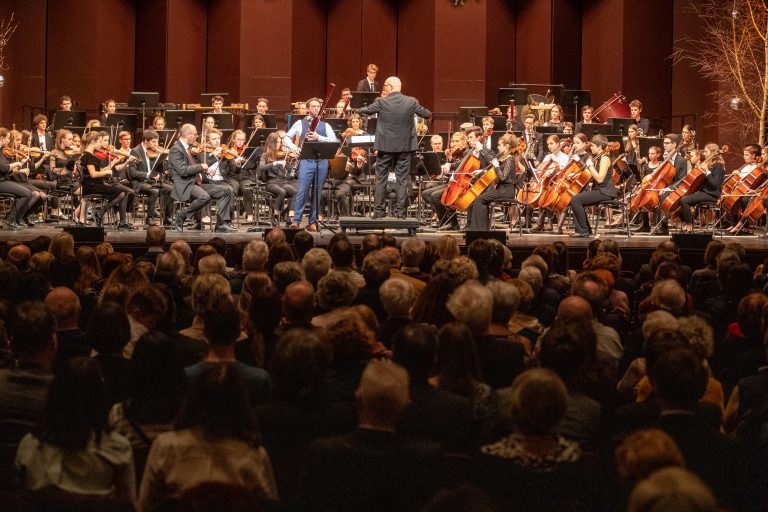 Gespielt wird ein Programm mit ungewohnten Rhythmen und Klängen. <span class="copyright">VN/Sams</span>